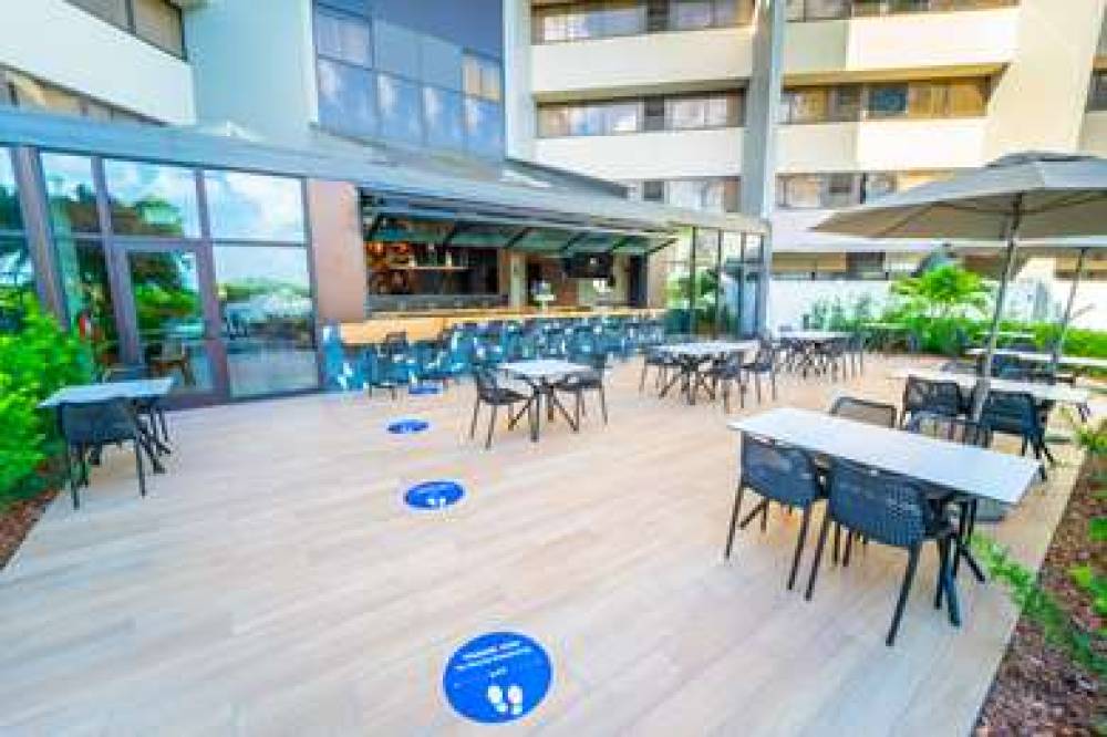 DoubleTree By Hilton Tampa Rocky Point Waterfront 6