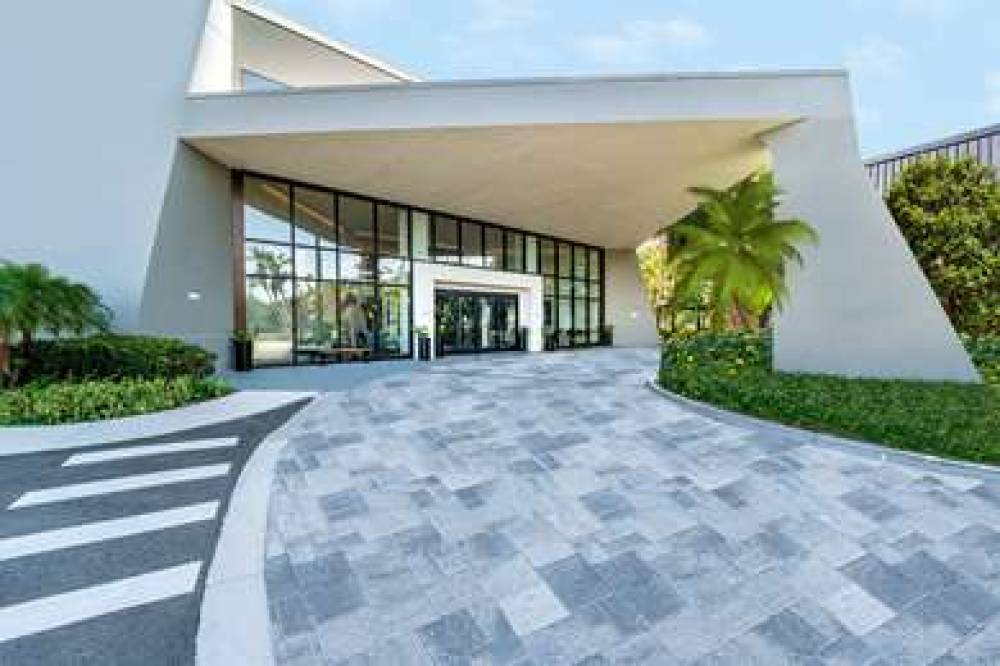 DoubleTree By Hilton Tampa Rocky Point Waterfront 4