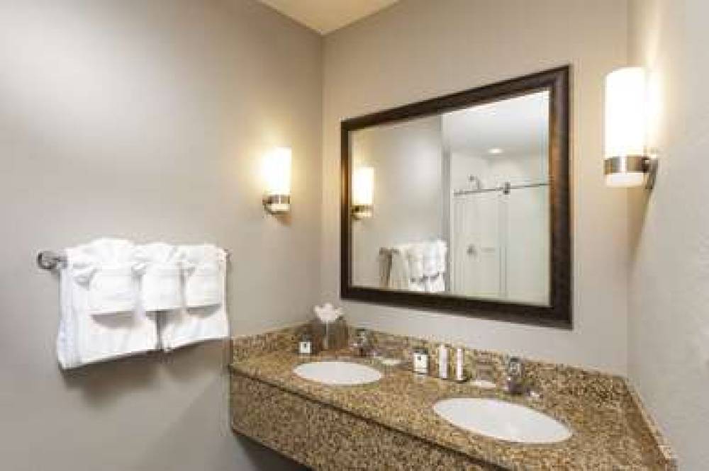 DoubleTree By Hilton West Palm Beach Airport 4