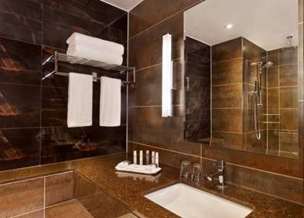 DoubleTree By Hilton Woking 5