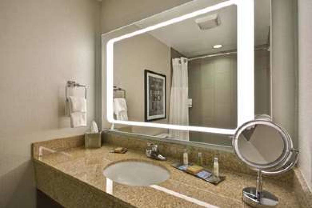 DOUBLETREE CHICAGO MIDWAY AIRPORT 10