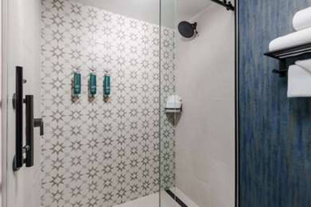 DOUBLETREE HILTON CLT CITY CENTER 9