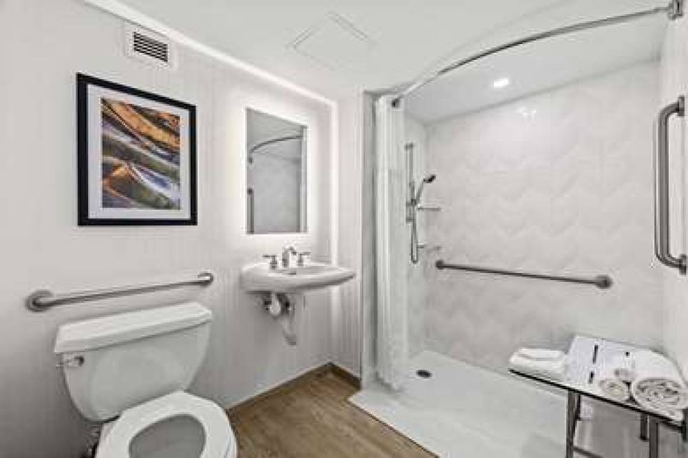 DOUBLETREE JFK AIRPORT 3