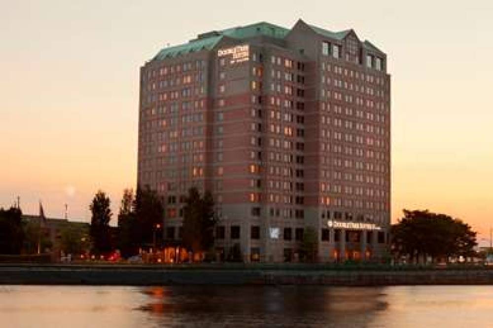 DoubleTree Suites By Hilton Boston - Cambridge 8
