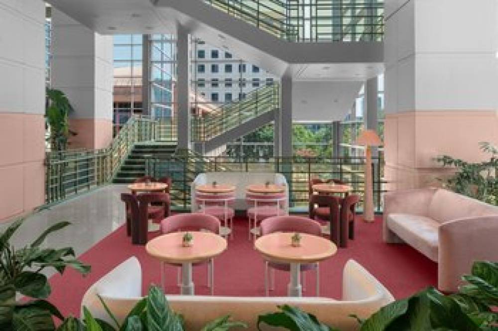 Downright Austin, A Renaissance Hotel 4