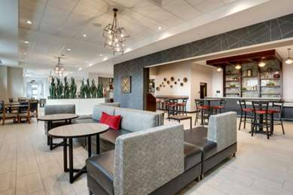 DRURY PLAZA HOTEL CINCINNATI FLOREN 3