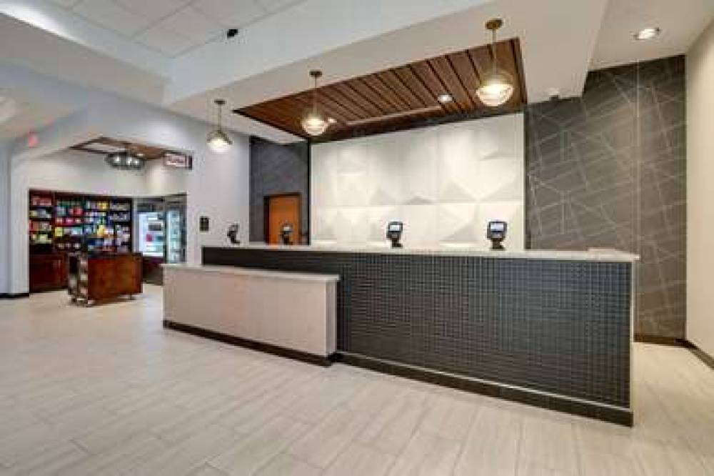 DRURY PLAZA HOTEL CINCINNATI FLOREN 6