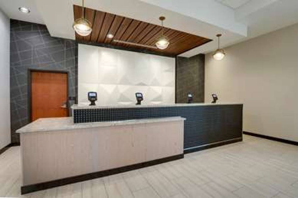 DRURY PLAZA HOTEL CINCINNATI FLOREN 7