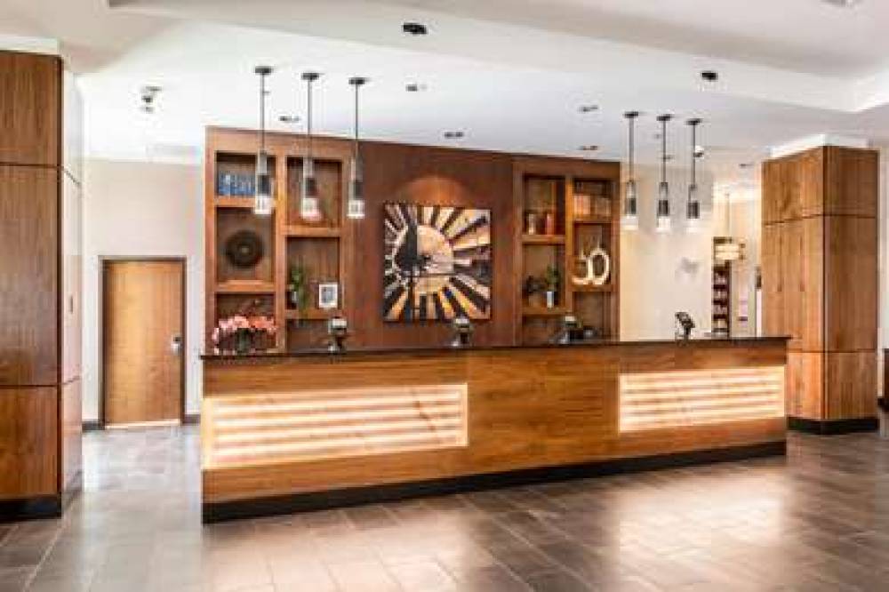 Drury Plaza Hotel Dallas Arlington 4