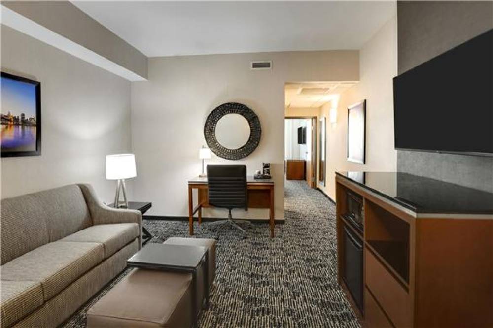 Drury Plaza Hotel Mobile 5