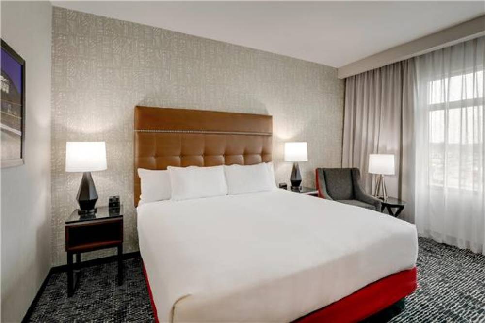Drury Plaza Hotel Mobile 9
