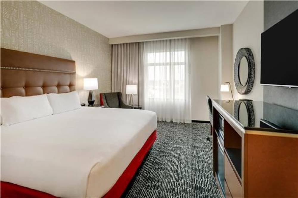 Drury Plaza Hotel Mobile 8