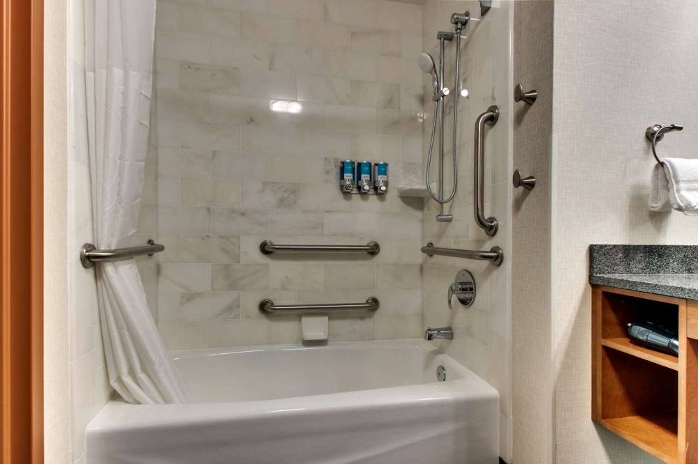 Drury Plaza Hotel Richmond 3