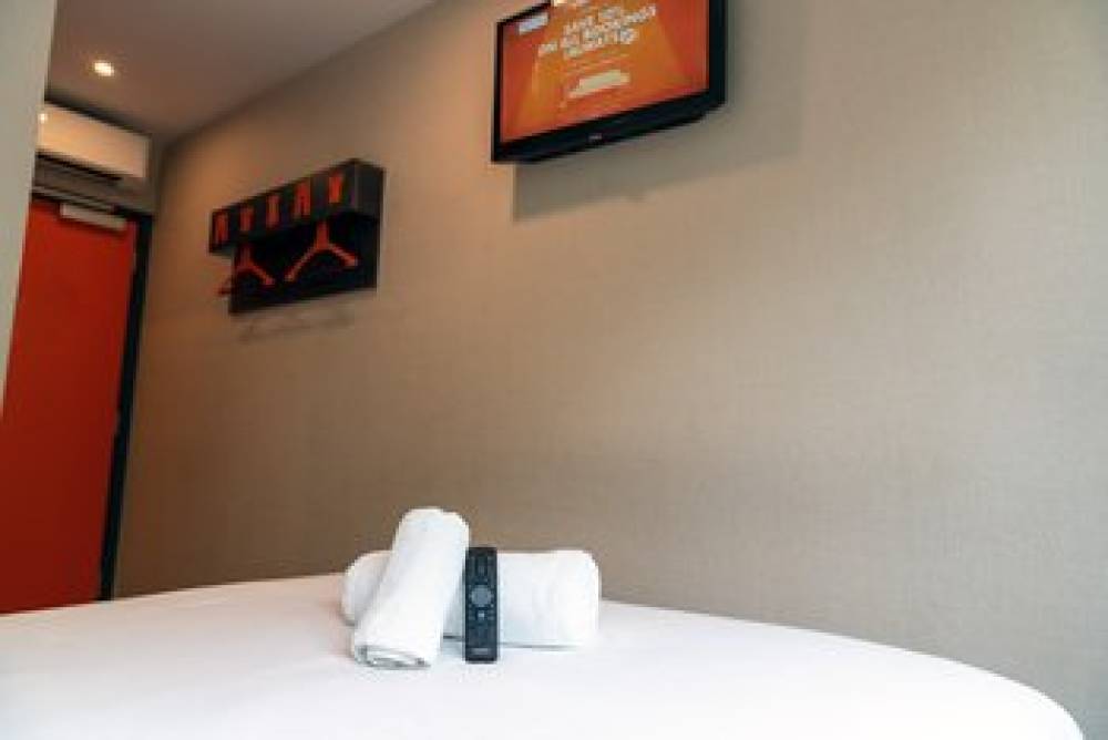 EASYHOTEL LONDON 8