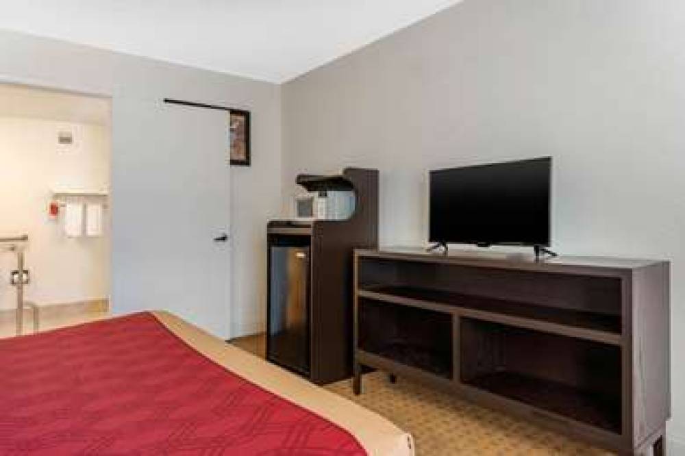ECONO LODGE AIRPORT AT RJ STADIUM 9