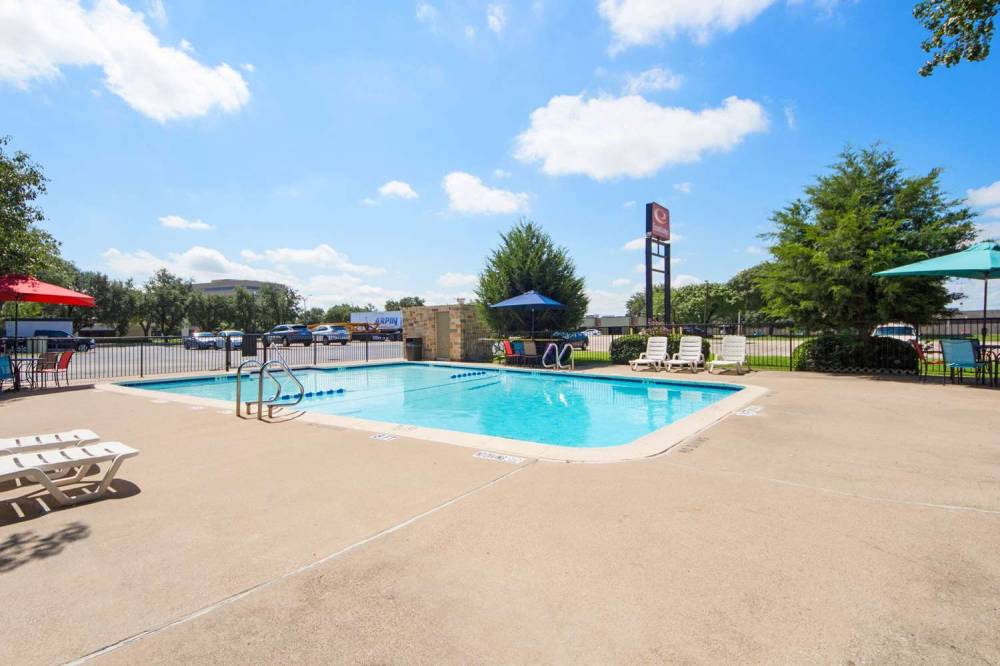Econo Lodge Airport I-35 North 10