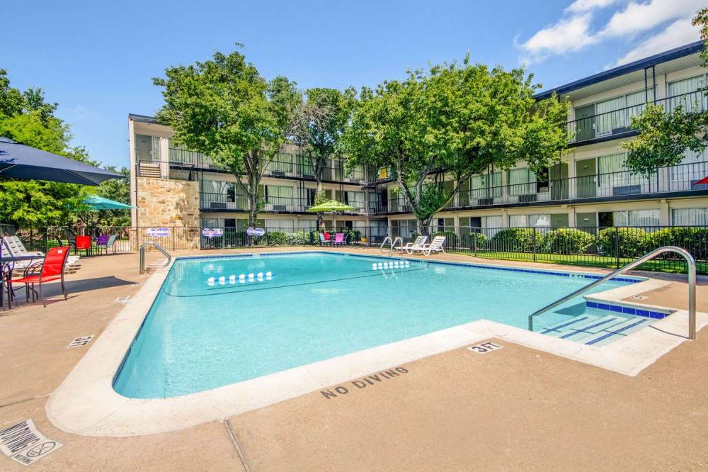 Econo Lodge Airport I-35 North 9