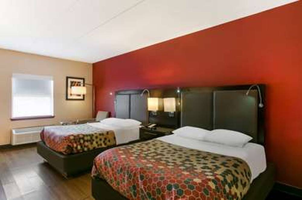 Econo Lodge Amish Country 8