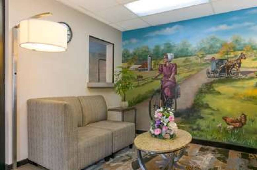 Econo Lodge Amish Country 7