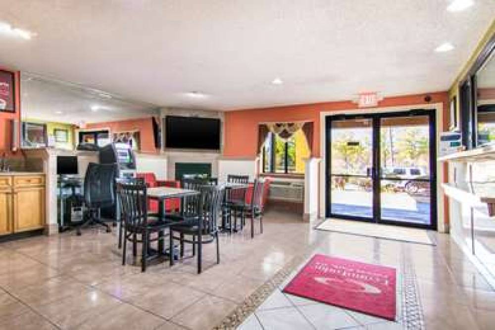 Econo Lodge Atlanta Airport East 4