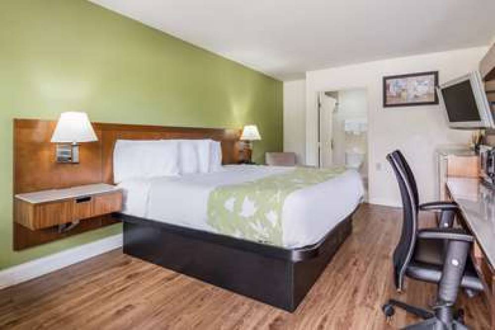 Econo Lodge Atlanta Airport East 8