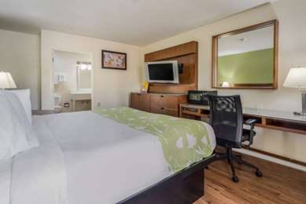 Econo Lodge Atlanta Airport East 9
