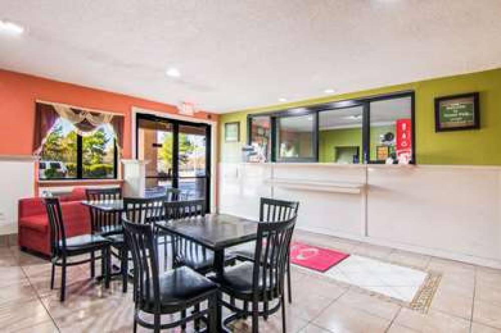Econo Lodge Atlanta Airport East 6