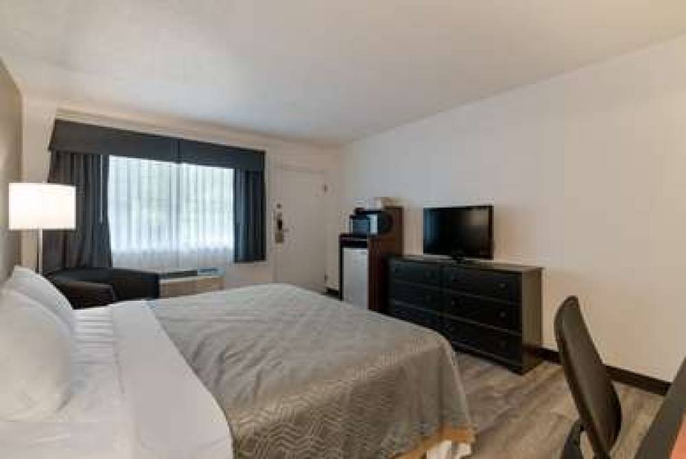 ECONO LODGE AUBURN 9
