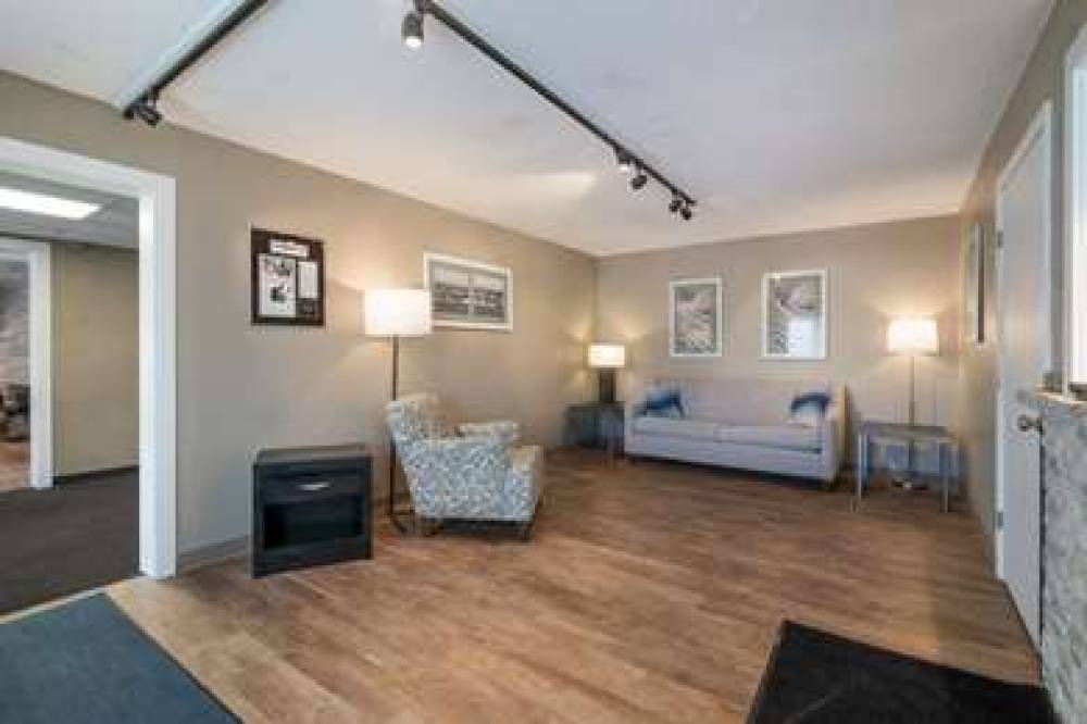 ECONO LODGE AUBURN 5