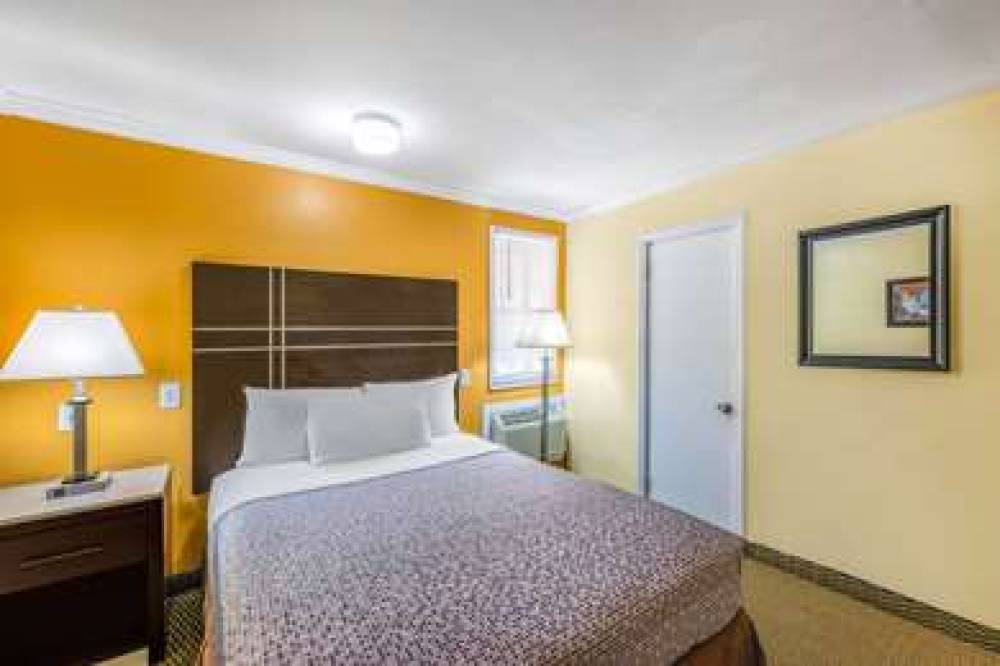 ECONO LODGE BEACH AND BOARDWALK 6