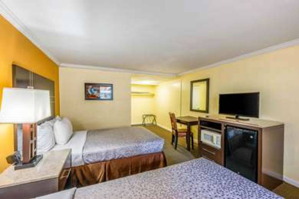 ECONO LODGE BEACH AND BOARDWALK 10