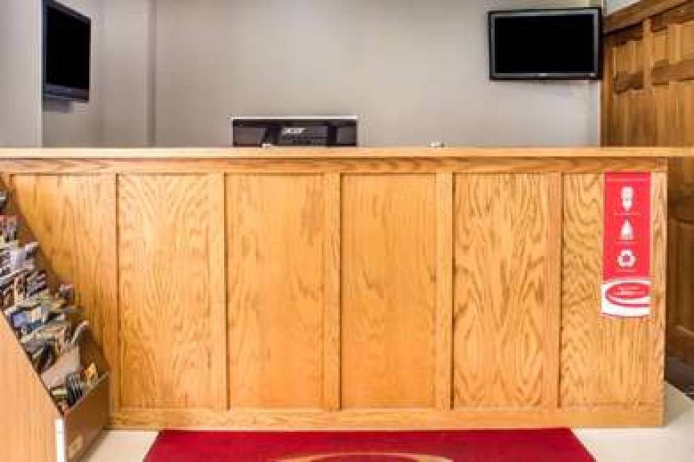 ECONO LODGE BROCKPORT 2