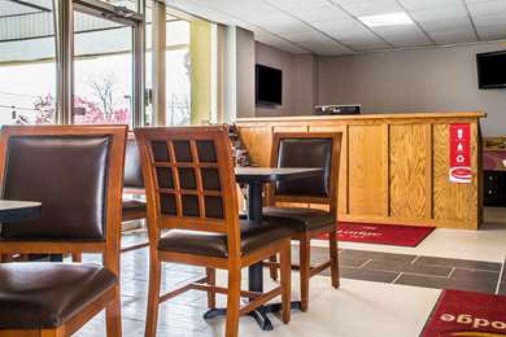 ECONO LODGE BROCKPORT 3