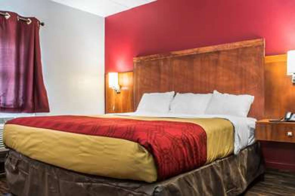 ECONO LODGE BROCKPORT 4