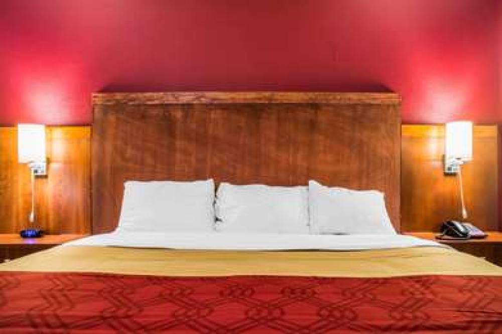 ECONO LODGE BROCKPORT 8