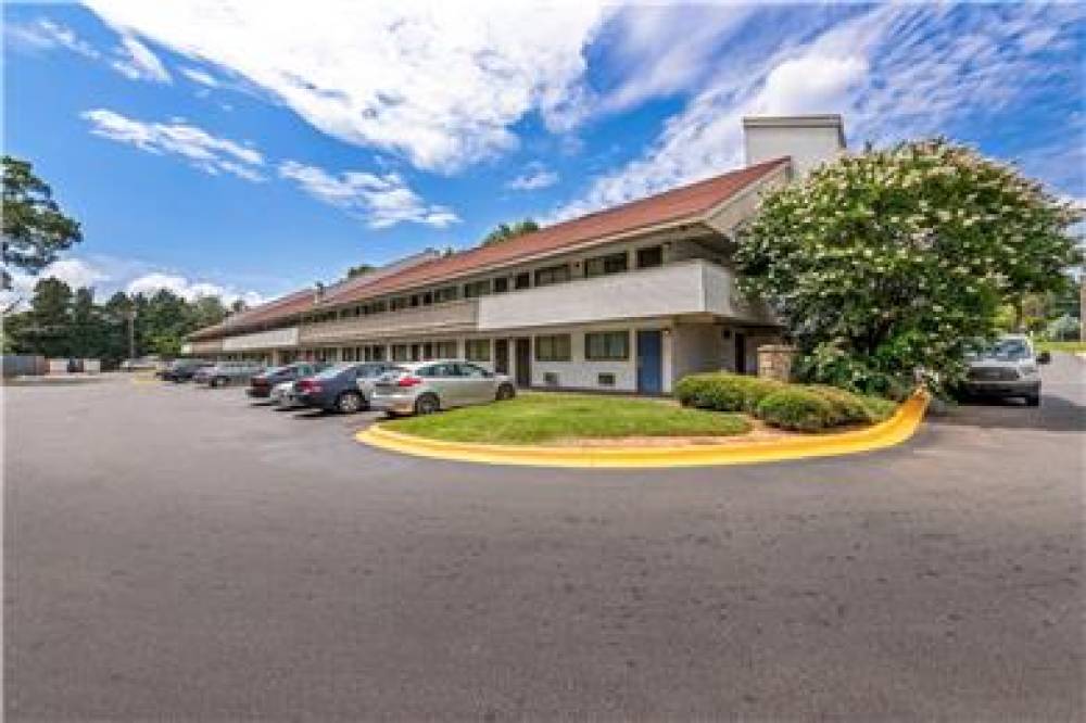 ECONO LODGE CHARLOTTE AIRPORT 2