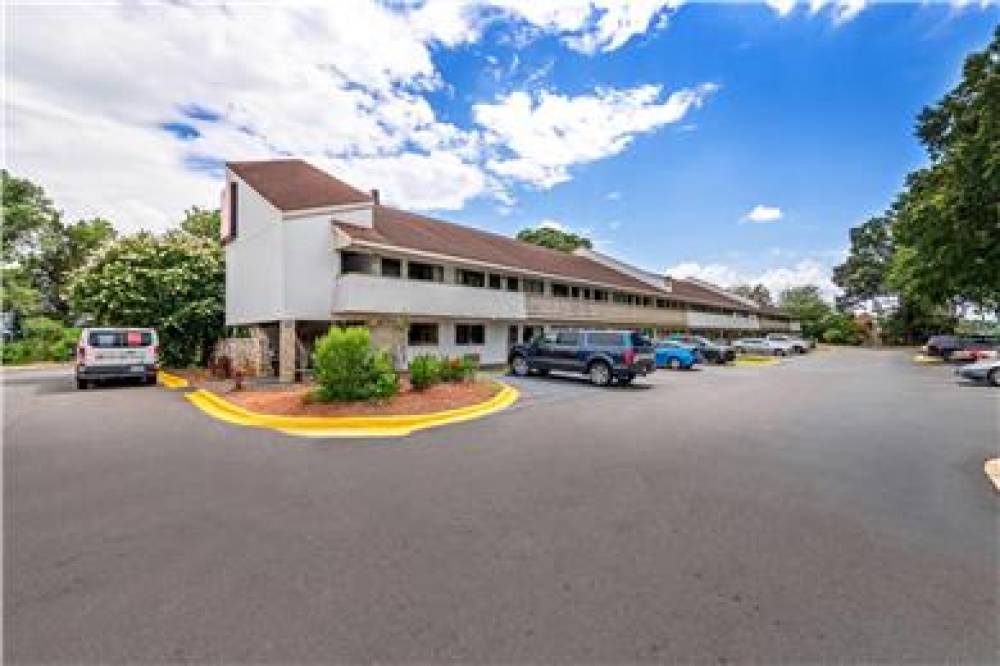 ECONO LODGE CHARLOTTE AIRPORT 4