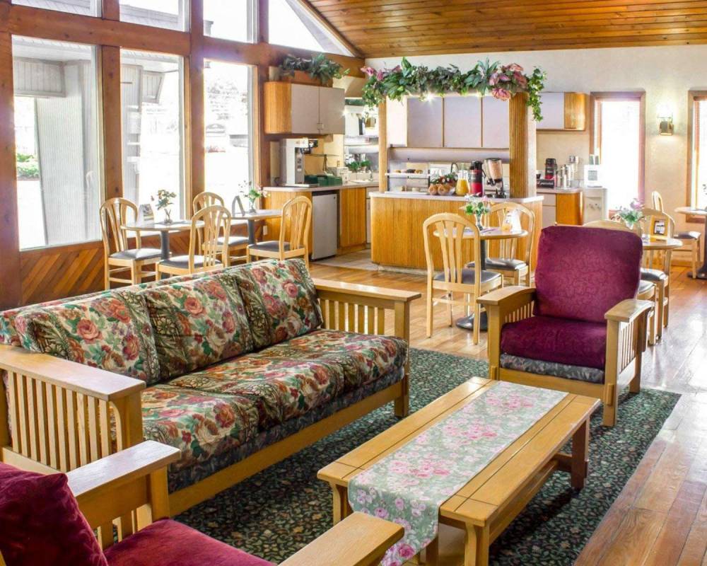 Econo Lodge Colonie Center Mall 7