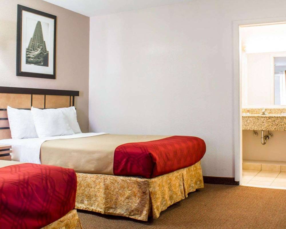 Econo Lodge Colonie Center Mall 5