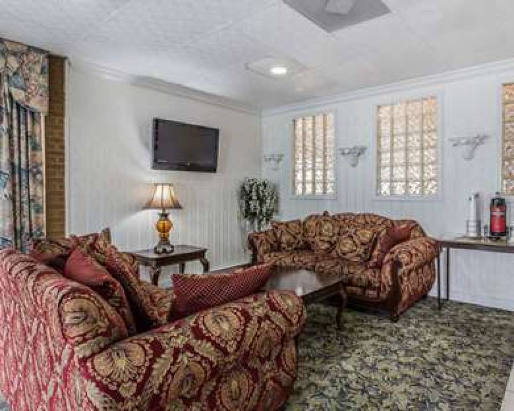 ECONO LODGE DOUGLAS 5