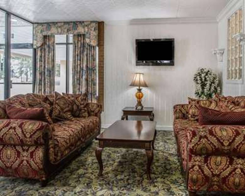 ECONO LODGE DOUGLAS 4