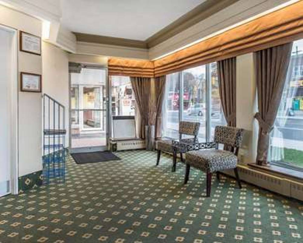 Econo Lodge Downtown 6