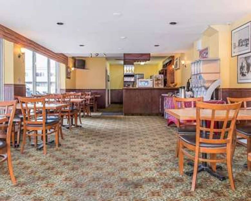Econo Lodge Downtown 10