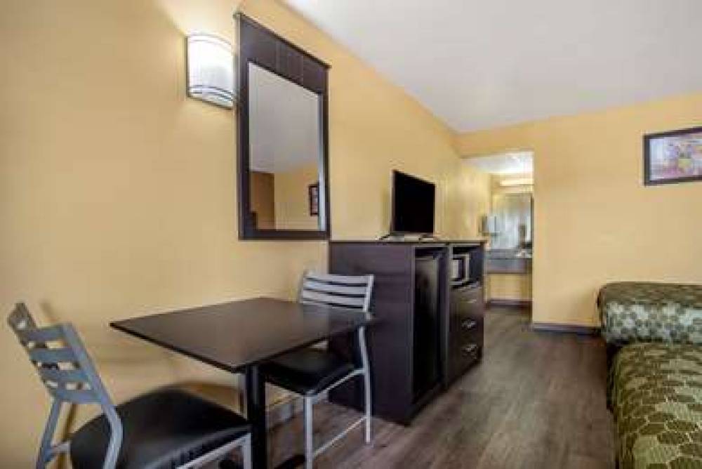 Econo Lodge Easton Route 50 8