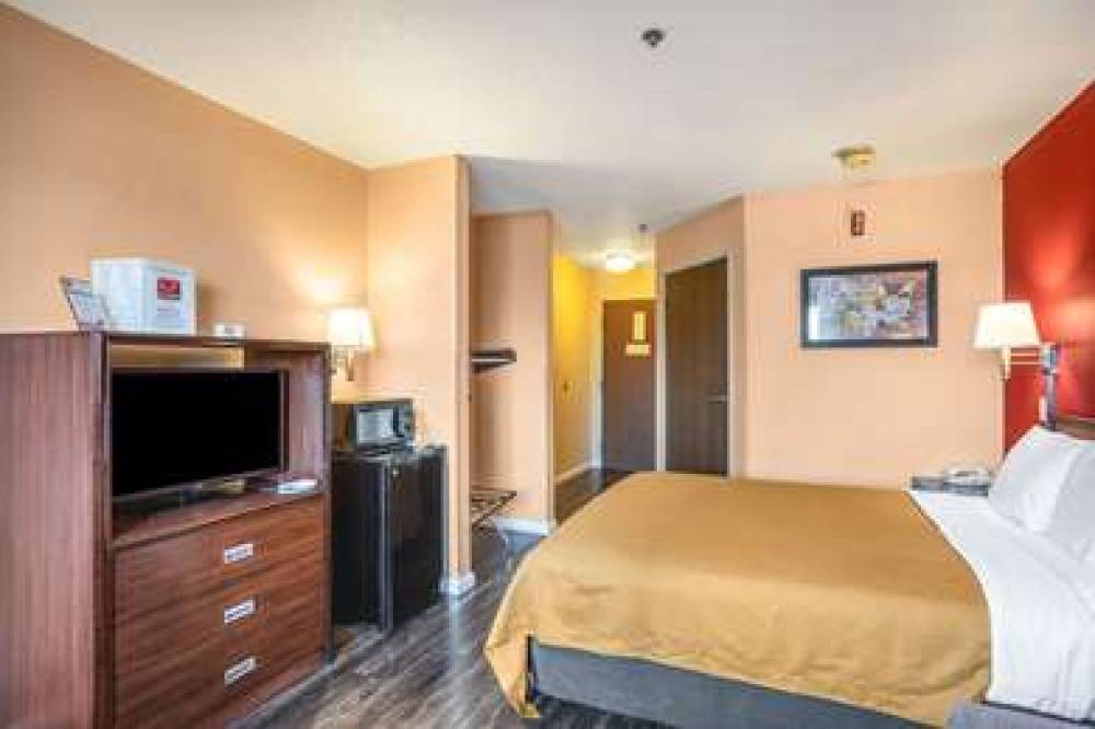 Econo Lodge 10