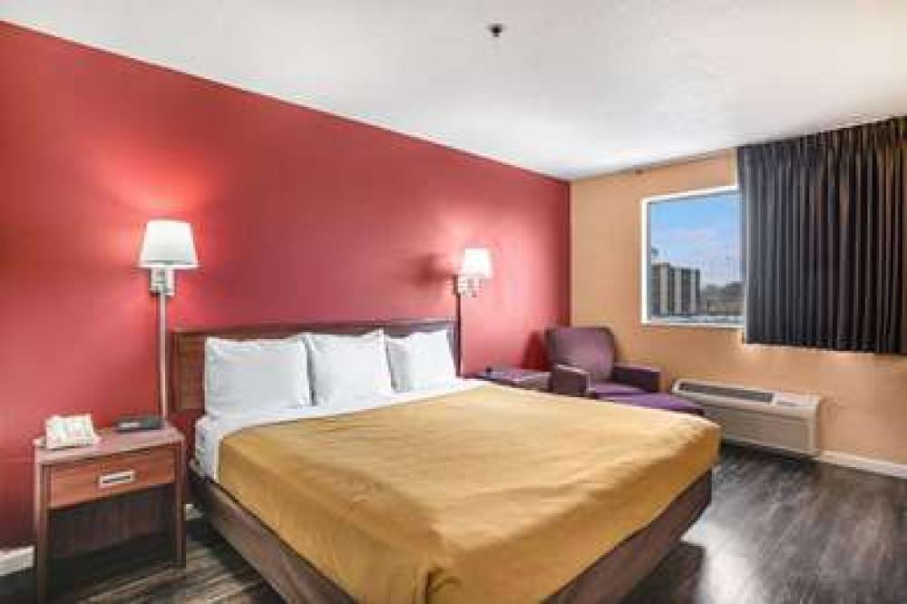 Econo Lodge 5