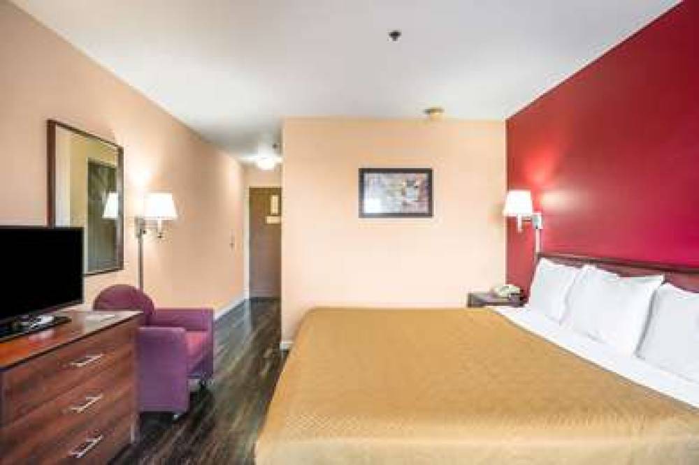 Econo Lodge 7