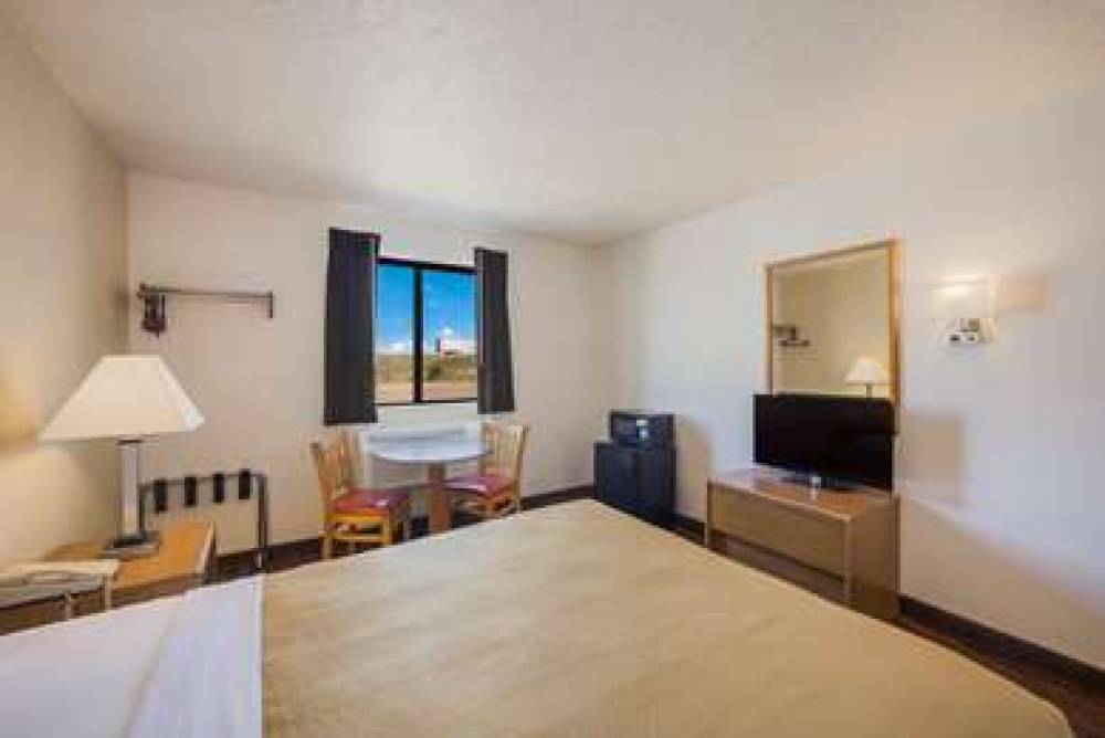 Econo Lodge 10