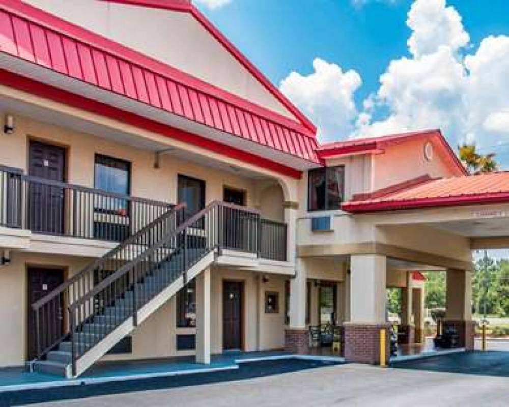 Econo Lodge 3