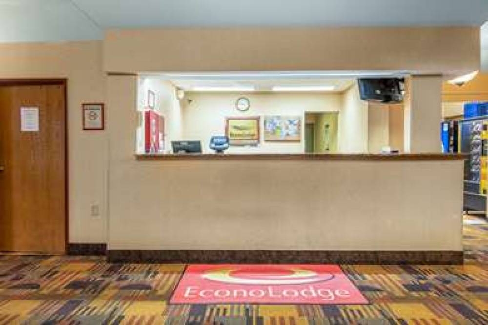 Econo Lodge 4
